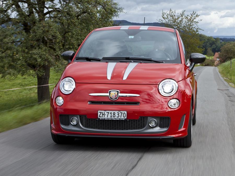  Abarth 695 Tributo Ferrari 2010 года  (фото 18 из 19)